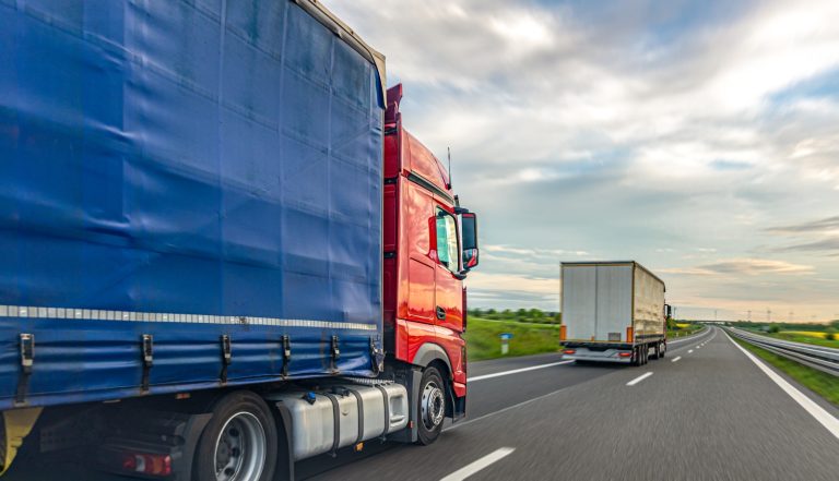 Sistemas hidráulicos em implementos rodoviários: como evitar paradas e manter a produtividade